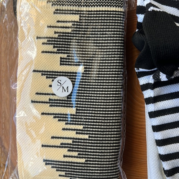 CharmKing Two Pair Woman’s S/M Compression Socks 15-20 mmHg Yellow/Blk White/Blk - Picture 2 of 4